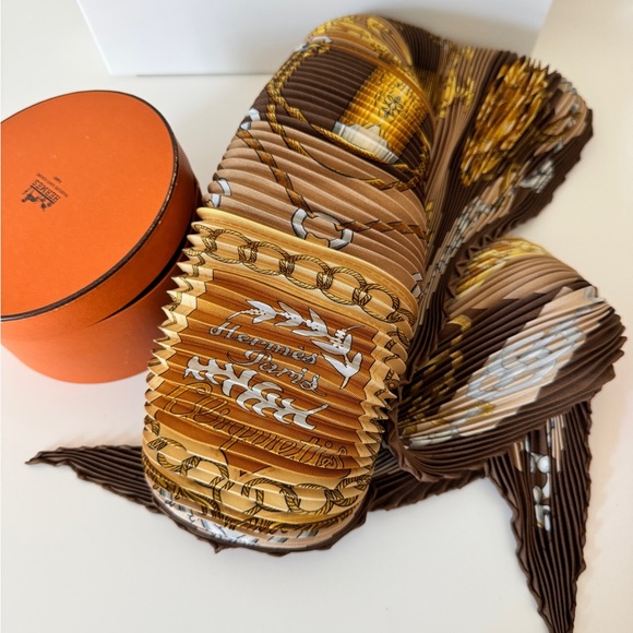 Hermes Accessories - Authentic Hermes Pleated Cliquetis Kachi Sword Pattern Silk Scarf Box